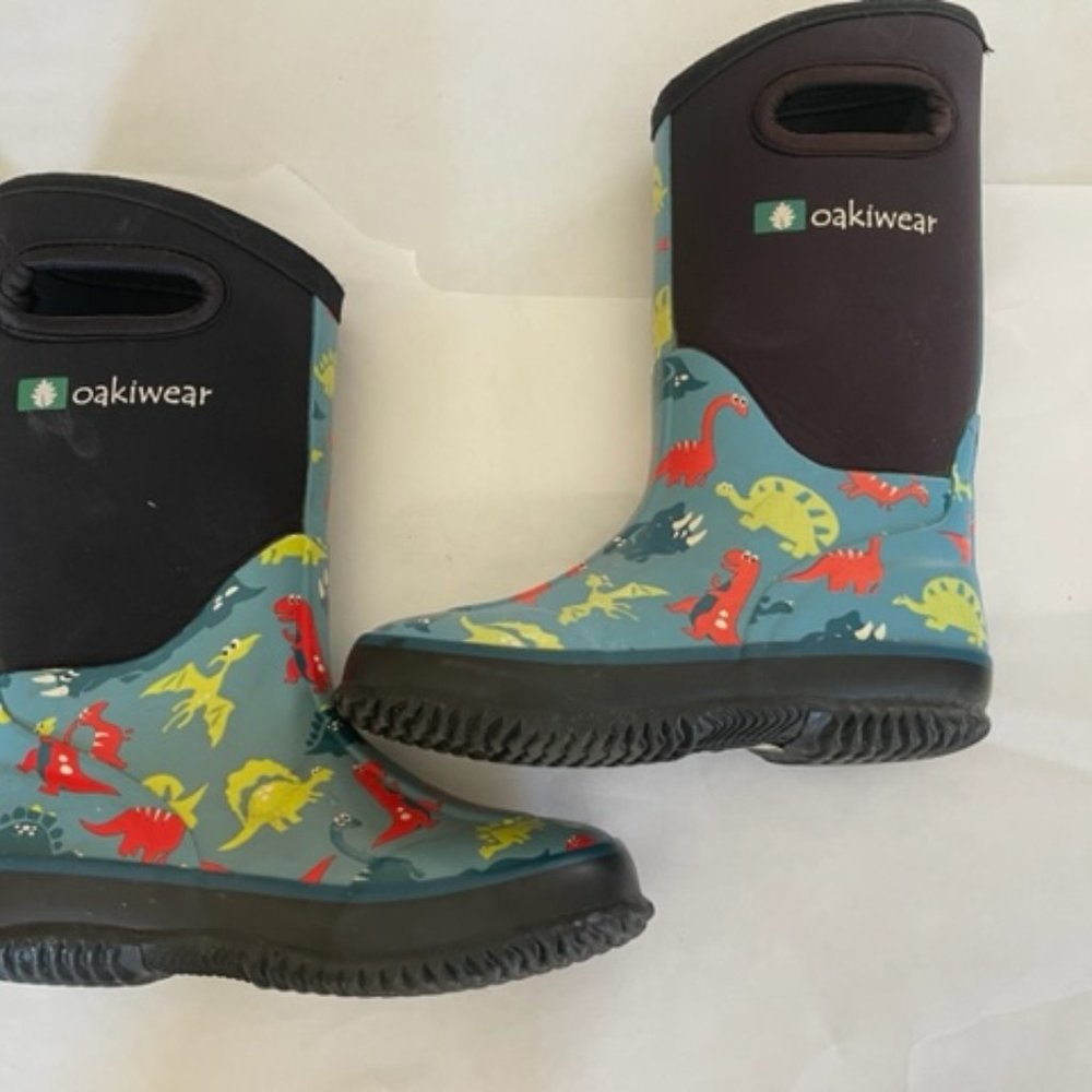 Oakiware kids size 13 rainboot with dinosaurs